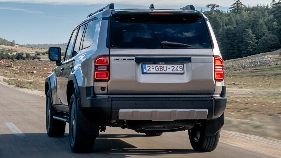 Στην Ευρώπη και ως ήπια υβριδικό το Toyota Land Cruiser